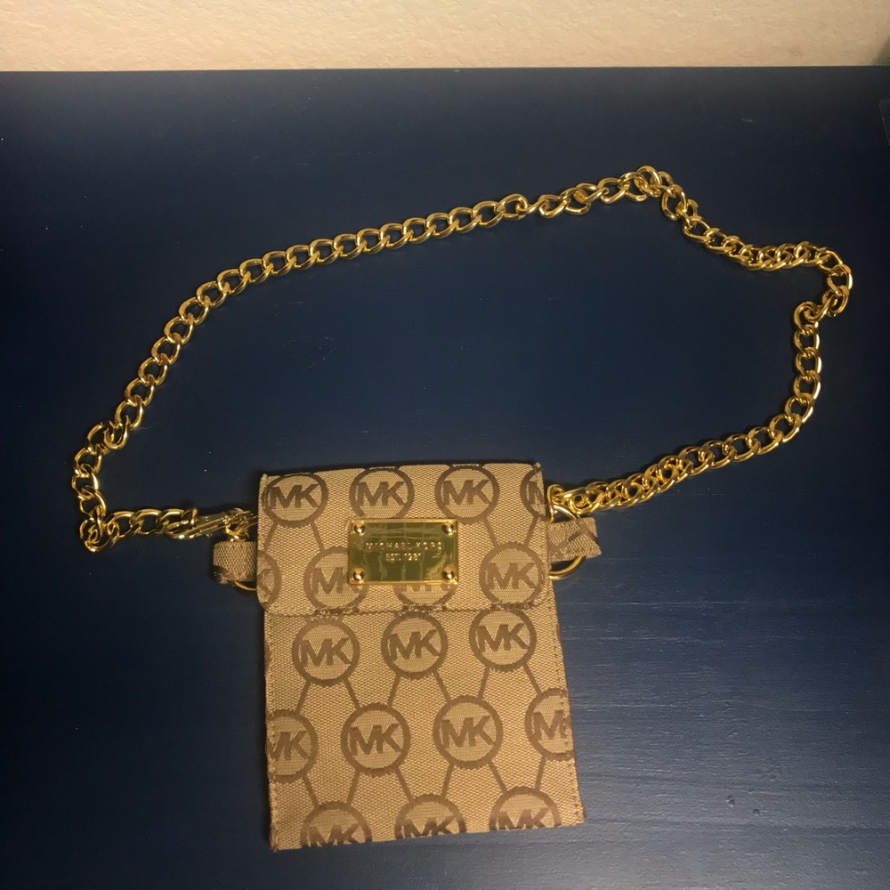 Michael Kors Chained Belt Pouch - Picture 2 of 4